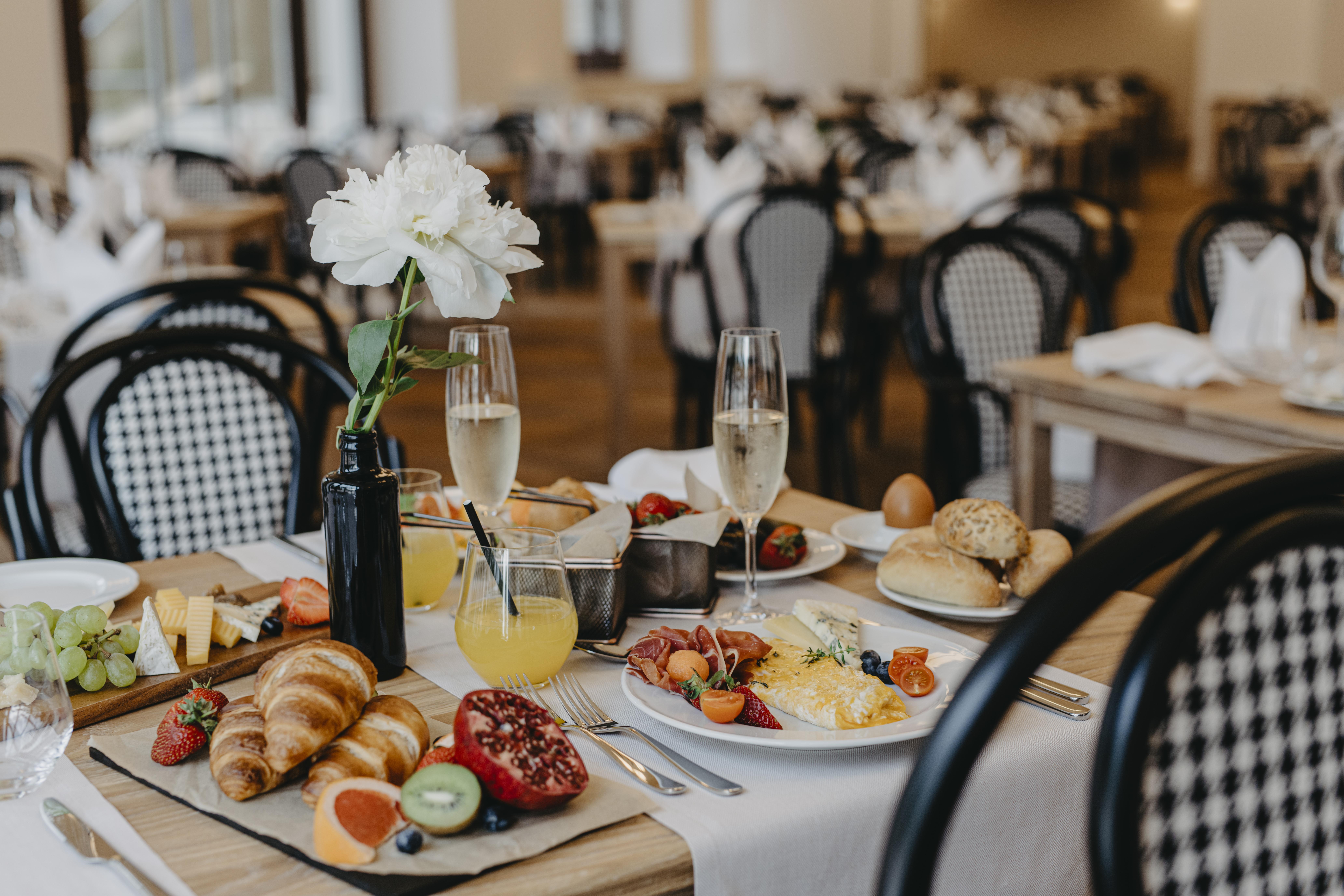 Hotel Miramare Crikvenica Exterior foto Breakfast at the Hotel